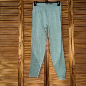 Pink‎ Victoria’s Secret Green Seamless Large Leggings